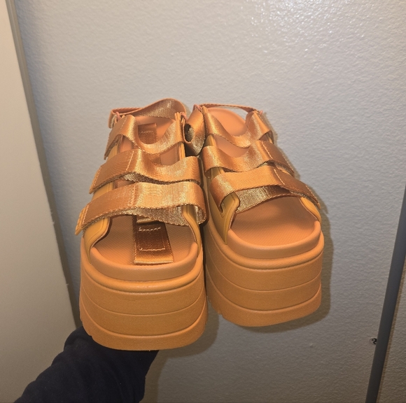 NWOB UGG Goldenrise Ankle Strap Platform Sandal - Picture 6 of 7